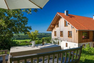 Zweifamilienhaus im Grünen mit großem Grundstück und Panorama-Fernblick