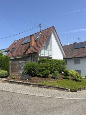 Freistehendes 5 ZKBB Einfamilienhaus mit 2 ZKB ELW. in angenehmer u. ruhiger Wohnlage