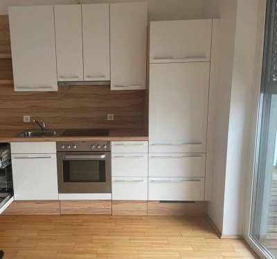 Helle, gemütliche 2-Zimmer Wohnung mit sehr großer sonniger Loggia im Zentrum von Ried