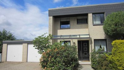 Attraktives Einfamilienhaus mit Kamin, Garage, Terrassen und Garten in sehr guter Lage