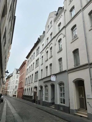 Reserviert: Kapitalanlage in Mainz-Altstadt: MFH mit 4 Wohneinheiten, 1 Laden und 6 Stellplätzen