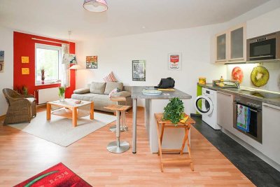Voll möblierte 2-Zimmer-Wohnung mit großem Balkon!