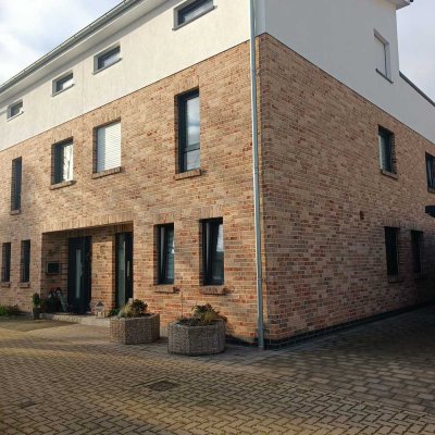 Doppelhaushälfte mit Garten und Carpot in Lilienthal