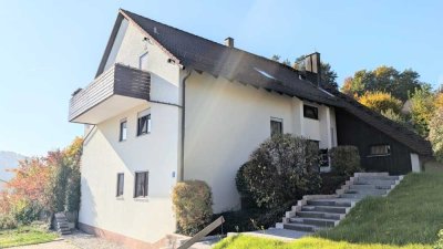 Charmante 3-Zimmer-Wohnung mit kleinem Garten, großer Terrasse und Stellplatz! Frei ab sofort!