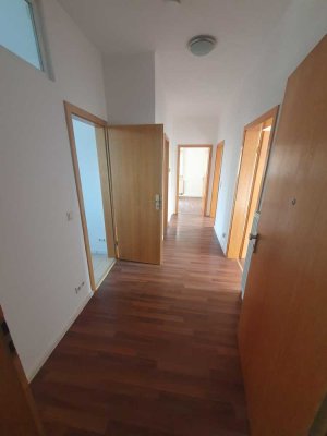 Helle 3Zimmer-Wohnung mit neuem Balkon nähe Bahnhof