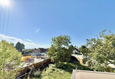 G R Ü N B L I C K - Schwedenofen - Klimaanlage - 3 bis 4 Zimmer - ca. 93m² gew. NFL - Einbauküche - großes Kellerabteil - PKW-Stellplatz - Bahnhofsnähe
