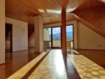 Premium-DG-Wohnung mit Turmbergblick