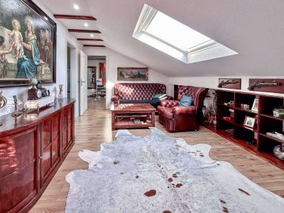 Möblierte 2 Zimmer DG Wohnung in *Top Lage*
