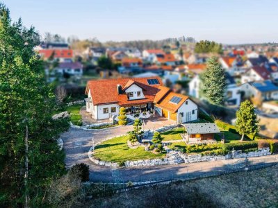 EINMALIG - Imposante Villa im Landhausstil mit Fernblick in die Natur und eigener Zufahrt