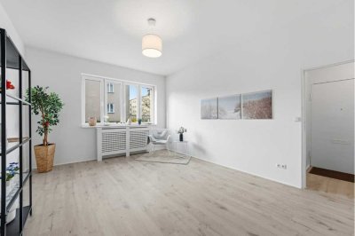 Saniert & Balkon: Bezugsfreie 2-Zimmerwohnung in Steglitz