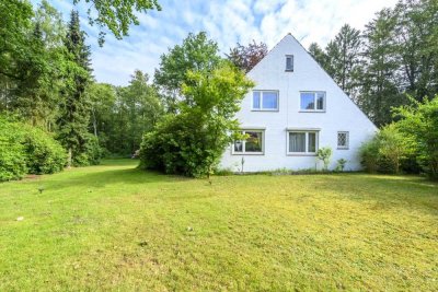 Freistehendes Einfamilienhaus mit weitläufigem Grundstück