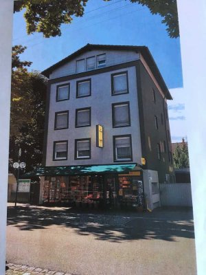 Von Privat- Solides 5 Familienhaus mit Gewerbeeinheit im Herzen von Fellbach. Ca. 4,5 % Rendite