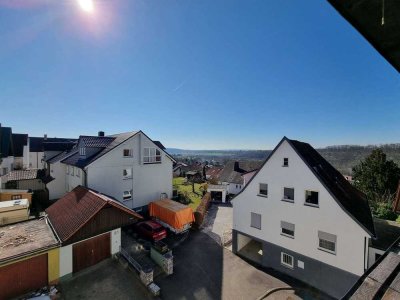 Großzügige 4-Zimmer-Maisonettewohnung mit Loggia und Garage