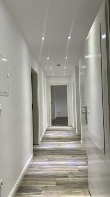 Stilvolle Dachgeschosswohnung in ruhiger Lage – Duisburg Duissern