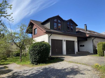 Haus mit 3 Wohnungen + Studio + Doppelgarage + Lagerraum + Schopf