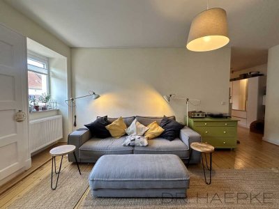 FÜR SÜDSTADTFANS: RUHIG & WEIT OBEN GELEGENE 3-4-ZI-ETW MIT LIFT, BALKON, 2 BÄDERN (+ CARPORTOPTION)