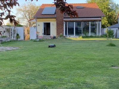 geräumiges, freistehendes  Haus mit Wintergarten und großem Garten und 5 Zimmern in Worms-Herrnsheim