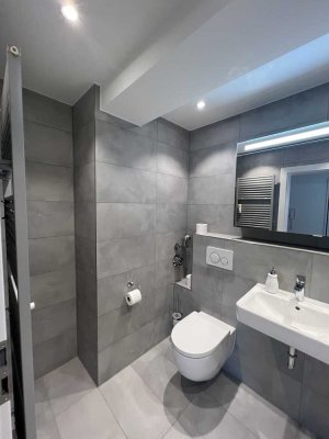 2-Zimmer-Wohnung mit gehobener Innenausstattung mit Balkon und EBK in Koblenz