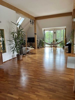 Attraktive und gepflegte 2-Zimmer-Loft-Wohnung mit geh. Innenausstattung mit Balkon in Straubing