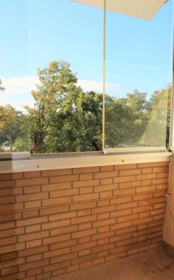 helle 3 Zimmer Wohnung mit Balkon, EBK und Stellplatz