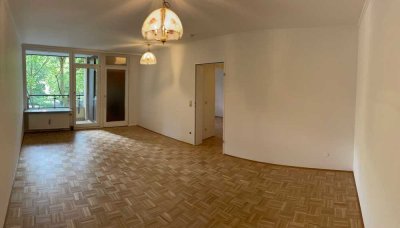 Zwei Zimmer in Perlach: Helle Wohnung mit Balkon und U-Bahn vor der Tür