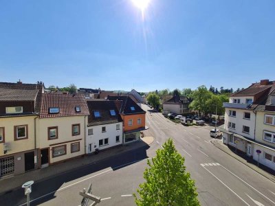 Schöne 3 ZKB-Wohnung mit Balkon zu vermieten