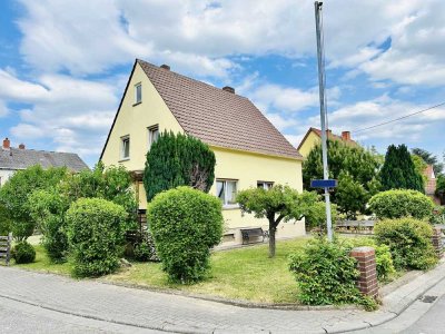 Freistehendes Einfamilienhaus mit schönem Garten in absoluter Topplage - Garage und Nebengebäude