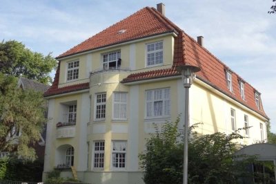 Aufgeteiltes MFH mit 6 Wohneinheiten & genehmigtem Ausbau in Flensburg – Westliche Höhe