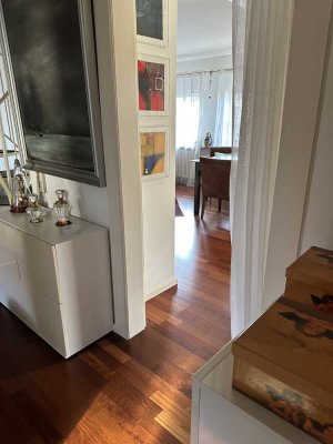 Zimmer am Zähringerplatz zu vermieten - ich suche eine Mitbewohnerin