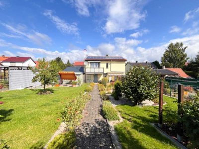 DOPPELHAUSHÄLFTE MIT TRAUMGARTEN UND WHIRPOOL! Viel Platz, Einliegerwohnung und Photovoltaik