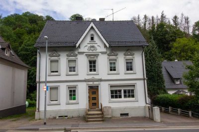 Vollvermietetes Haus mit 5 Wohnungen und Doppelgarage in Altena zu verkaufen!