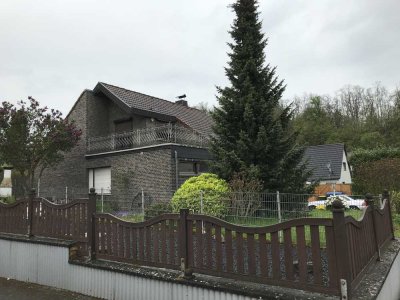 Lichtreiches Einfamilienhaus mit Dachterrasse, Galerie, Garage und Garten in Alsdorf