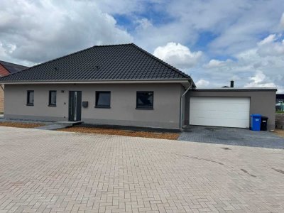 Lichtdurchfluteter Neubau-Bungalow mit Garten, Smart Home & Wohlfühlatmosphäre in Osloß