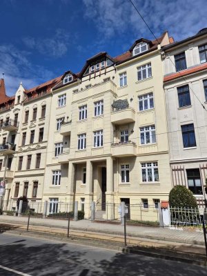 Große Wohnküche in schöner heller 4-Zimmerwohnung mit Balkon
