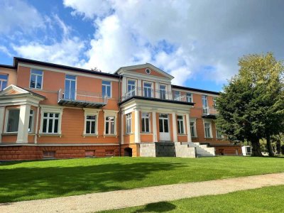 Exklusive 4-Raum-Wohnung mit großer Terrasse im historischen Gutshaus am Lankower See (WE01)
