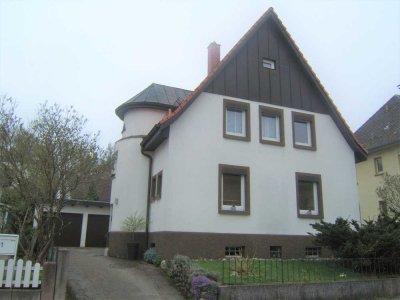 Freistehendes Einfamilienhaus mit Garten und Garage, Innenstadtnähe
