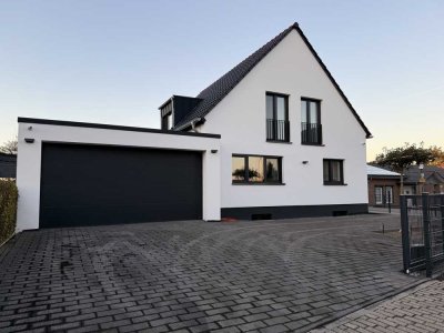 Freistehendes Einfamilienhaus mit Wohnkeller & Doppelgarage in Heppendorf