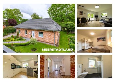 Wohnen, wo andere Urlaub machen – dieser moderne Bungalow aus dem Jahr 2018 bietet genau das!