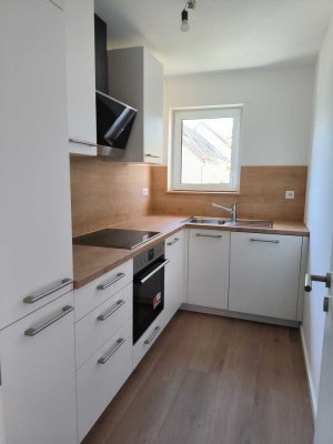 Erstbezug: Modernisierte 1-Zi.-Whg. mit sep. Küche & Balkon