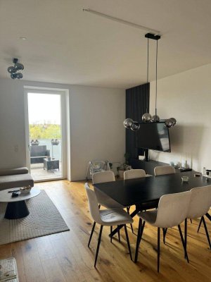 hochwertig ausgestattete 3-Zimmer-Wohnung mit möblierter Küche und großzügigem Balkon