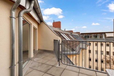 Lichtdurchflutetes Dachrefugium mit Terrasse im Stephankiez von Berlin Mitte