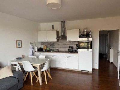 Von Privat: 2-Zimmer-Wohnung mit Balkon und Weitblick, 4. OG, Fahrstuhl, TG