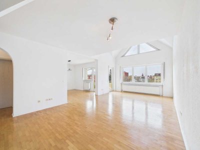 Lichtdurchflutete Maisonettewohnung mit Balkon, Galerie & Studio