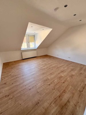 Renovierte 3 ZKB-Dachgeschosswohnung  nähe Stadtmitte
