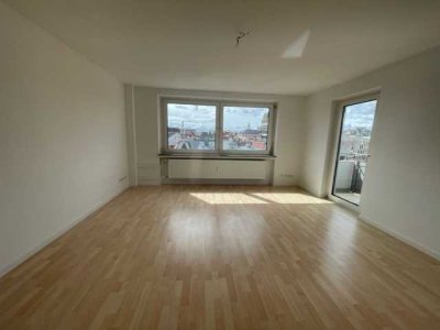 Sehr helle, großzügige 3-ZKB-Wohnung mit Blick über Augsburg