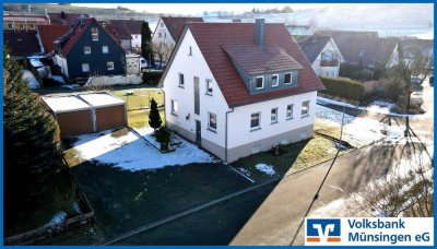 Teilsaniertes Einfamilienhaus mit großzügigem Garten, Doppelgarage und Erweiterungsmöglichkeit in