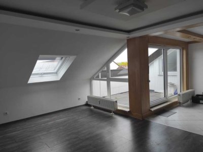 Sonnige 2 Zimmer-Wohnung mit Dachterasse in Leonberg