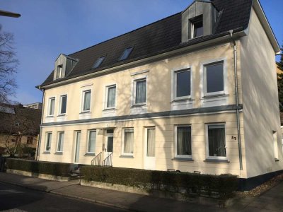 Kleine gemütliche 2-Zi.-Altbau-Wohnung mit neuer Einbauküche in ruhiger Lage