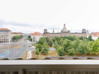 Stilvolle Etagenwohnung mit lichtdurchfluteten Räumen, Loggia und moderner Einbauküche