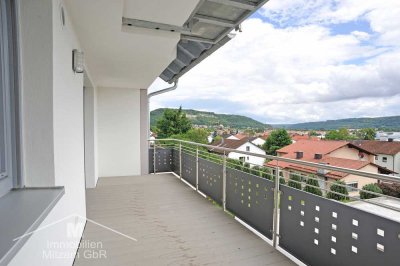 Neuwertige, großzügige 4-Zimmer-1.Obergeschoß-Wohnung mit 2 Garagen u. traumhaftem Ausblick